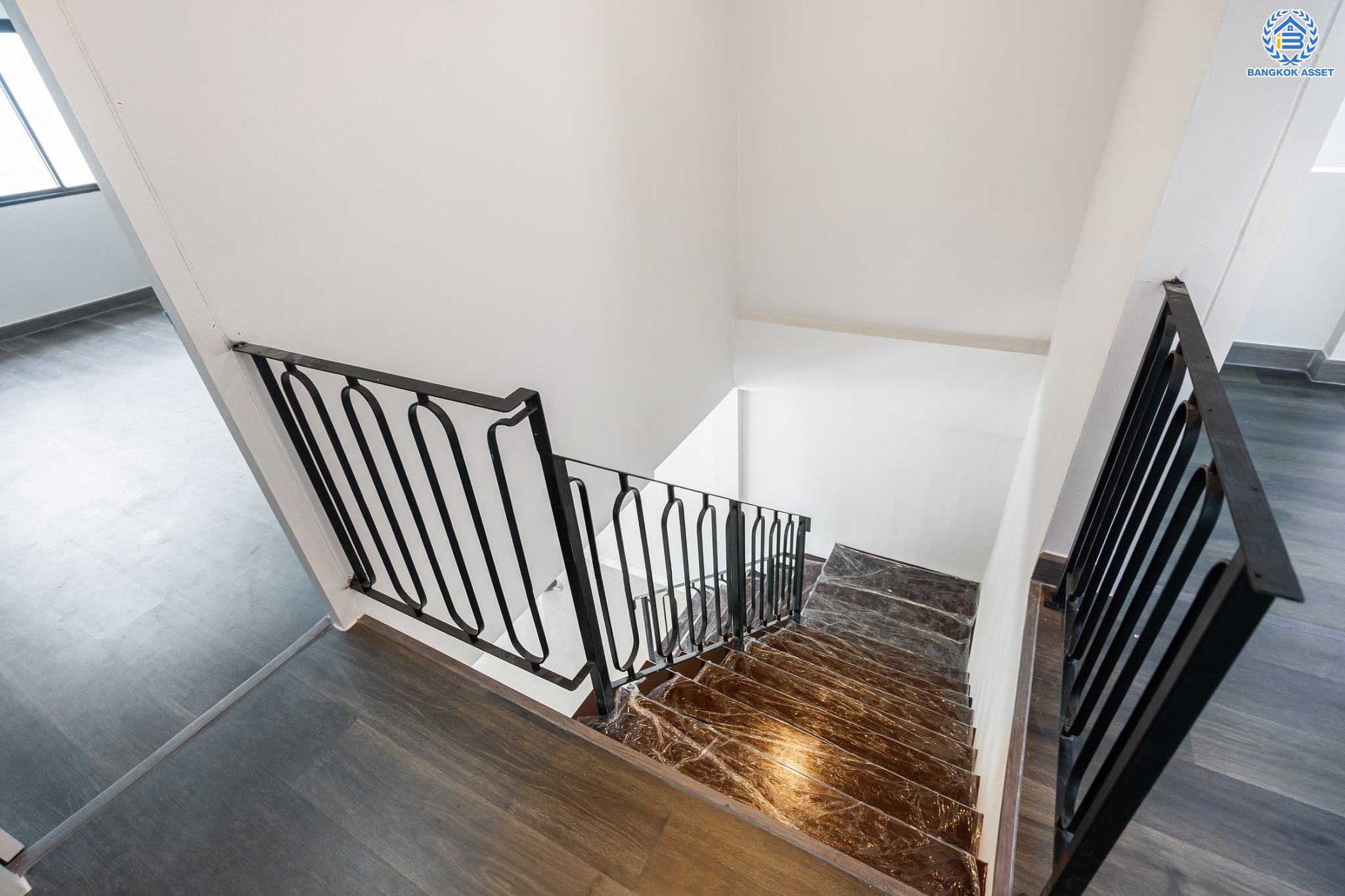 บ้านมือสองตกแต่งใหม่ ซอยวัดเวฬุวนาราม36 สรงประภา-ดอนเมือง บ้านเดี่ยวหลังใหญ่ เนื้อที่ 101 ตร.ว. ฟังก์ชัน 5 ห้องนอน 5 ห้องน้ำ 1 ห้องอเนกประสงค์ 1 ห้องรับประทานอาหาร 1 ห้องแม่บ้าน จอดรถได้ถึง 4 คัน บนทำเลดีที่สุด ใกล้สนามบินดอนเมือง ทางด่วน "ศรีสมาน" และรถไฟฟ้าสายสีแดง "สถานีดอนเมือง"